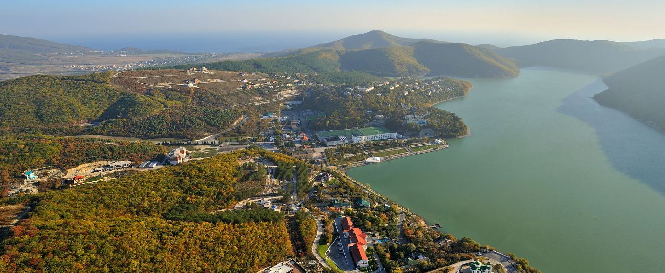 Абрау-Дюрсо © Фото Лагашева, ru.wikipedia.org