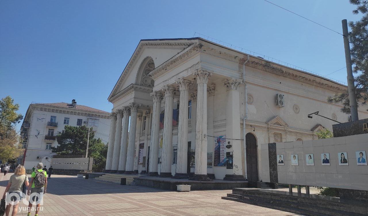 Новороссийск, Дом культуры на улице Советов © Фото Иолины Грибковой, Юга.ру